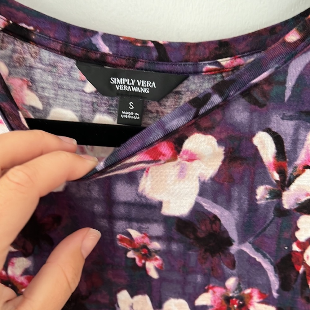 Simply Vera Tee - Picture 2 of 3